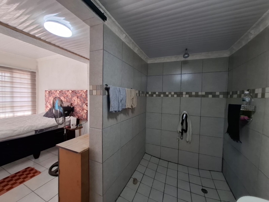 5 Bedroom Property for Sale in Oos Einde North West